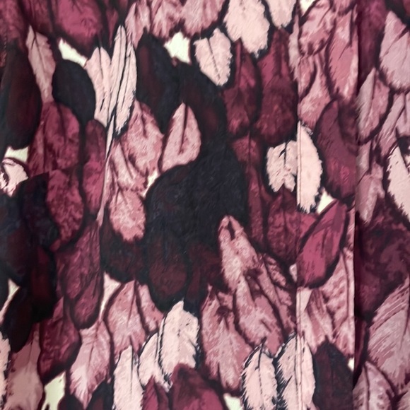 Talbots Hidden  Button Front Shirt  Long Sleeve,  Leaves Pattern,many purples, M - Picture 4 of 7